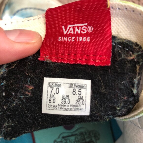 Vans X SpongeBob Sk8-Hi Imagination Sneakers Limited-Edition shoe - Picture 6 of 12